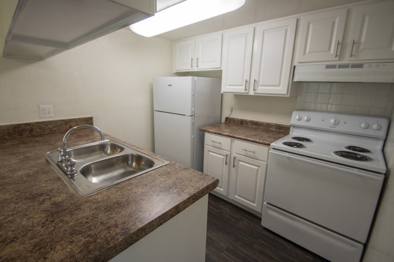 Princeton Court - Photo 3 of 43