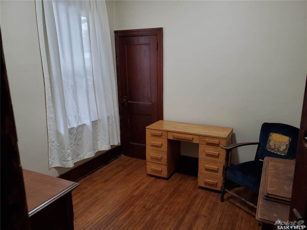 437 Avenue I South - Photo 3 of 10