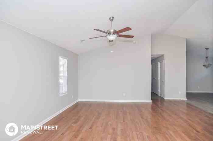 4734 Waterfront Oak Dr - Photo 3 of 16