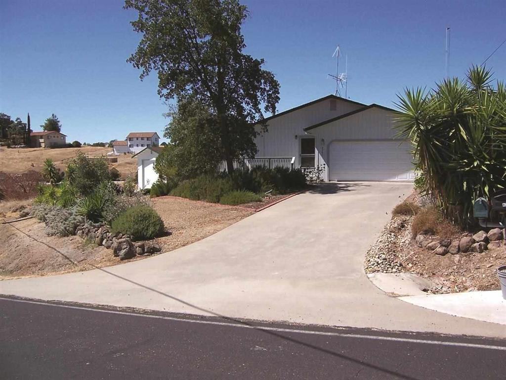 4261 Lakeview Dr - Photo 2 of 14