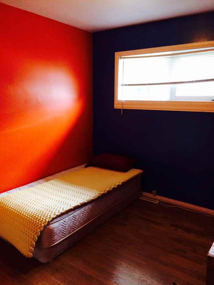 1715 McCormick Cres - Photo 2 of 9