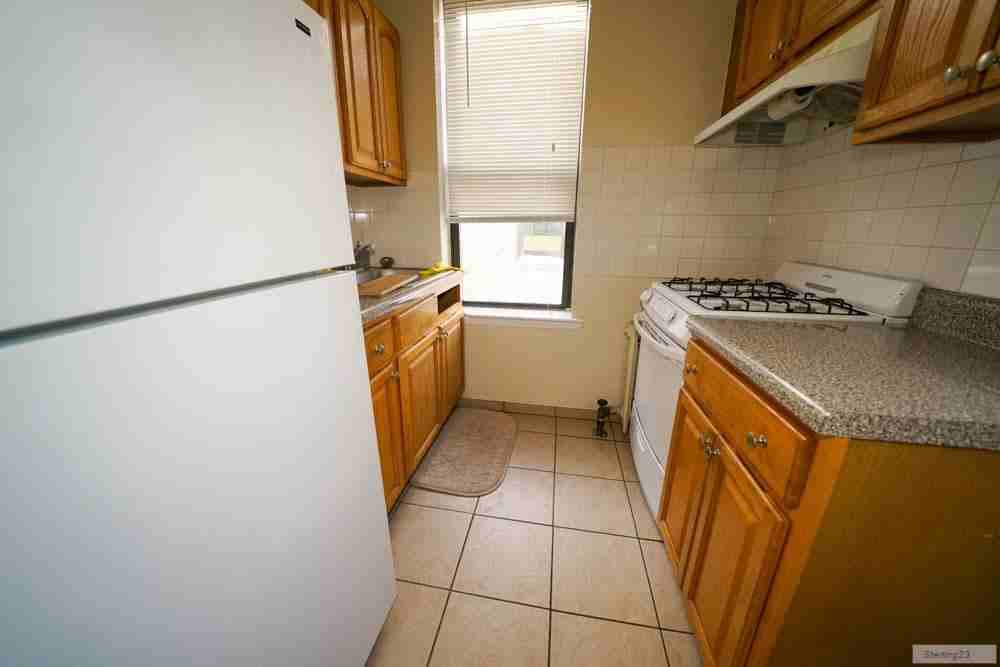 2564 35th St #3D - Photo 2 of 9