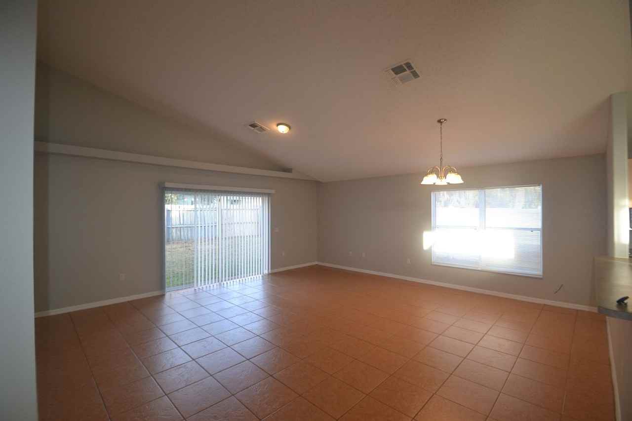 323 Shady Oak Loop - Photo 3 of 17
