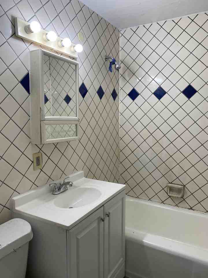 2128 N Rhode Island Ave - Photo 3 of 4