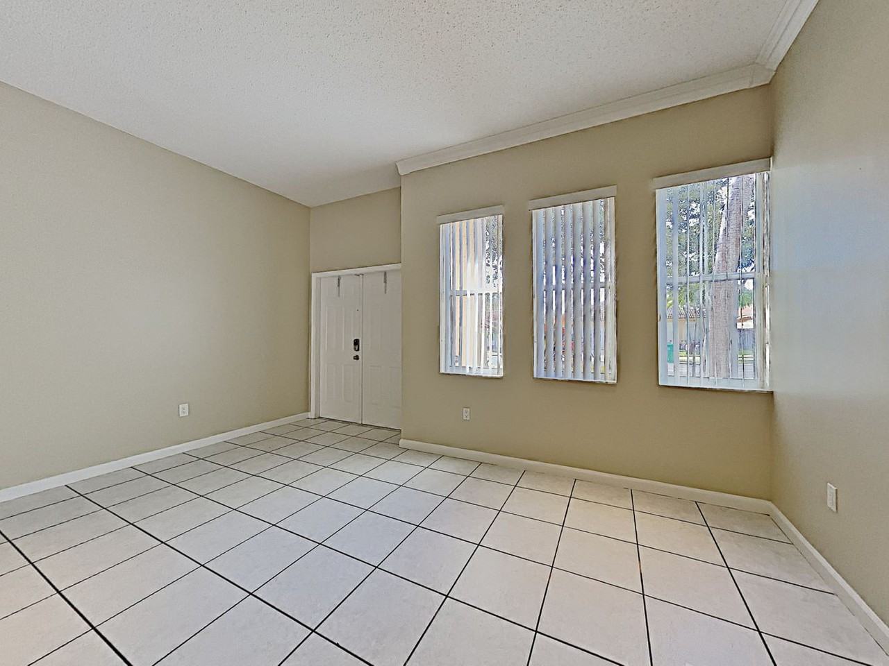 282 W Royal Cove Cir - Photo 3 of 21