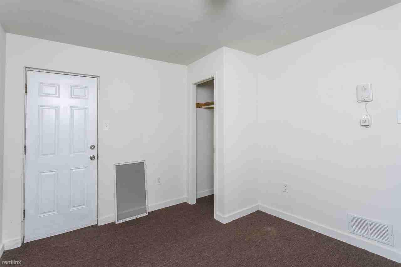 1902 N Darien St - Photo 2 of 23