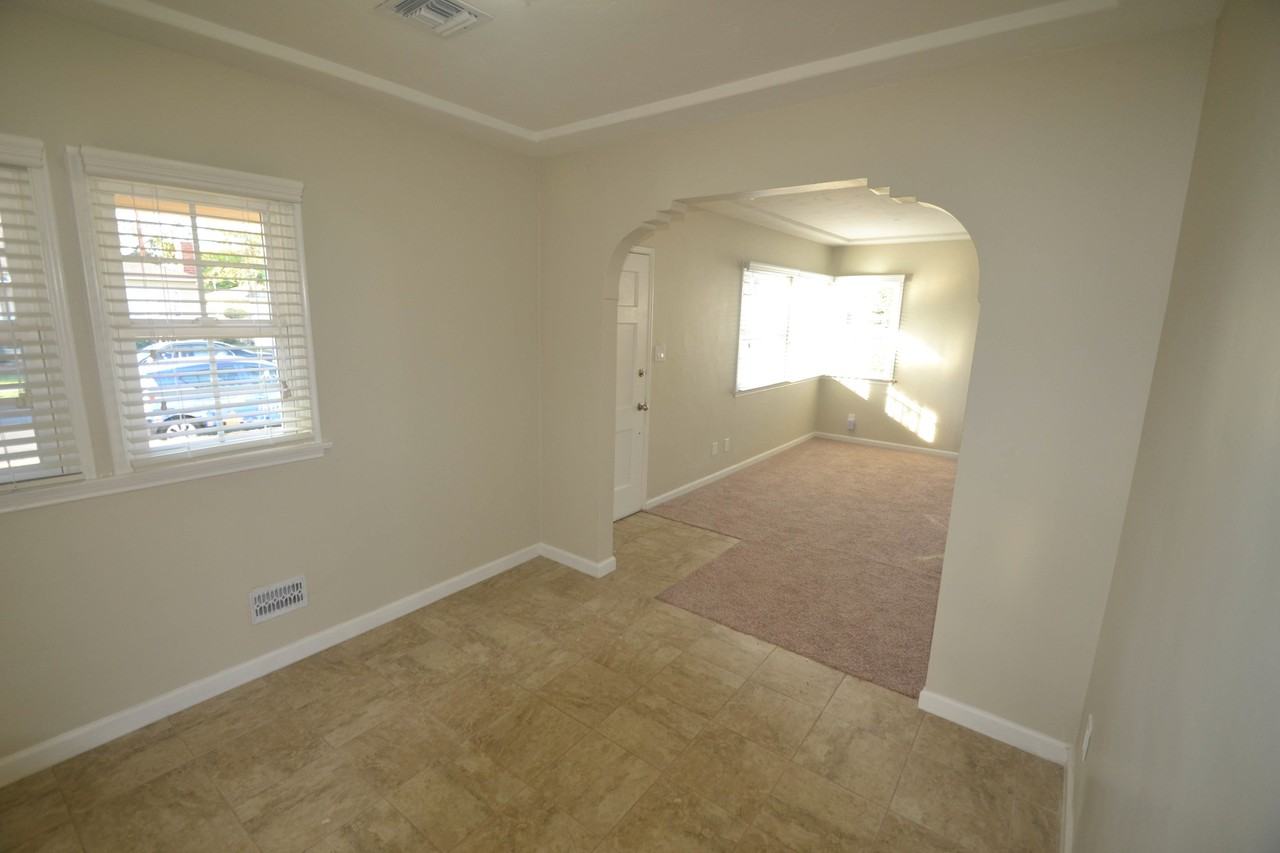 4861 Brompton Ave - Photo 3 of 13