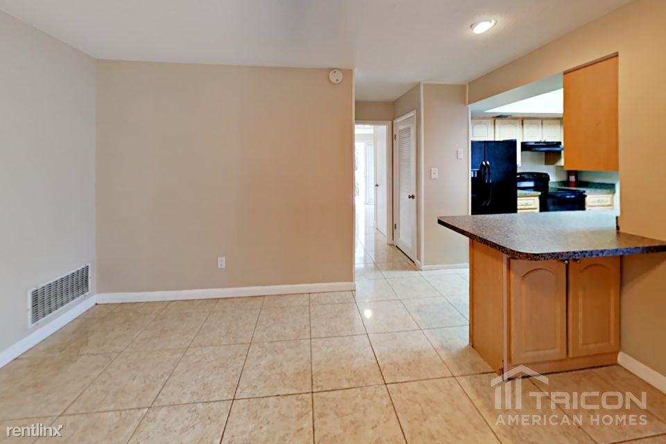 221 Waverly Dr - Photo 3 of 19
