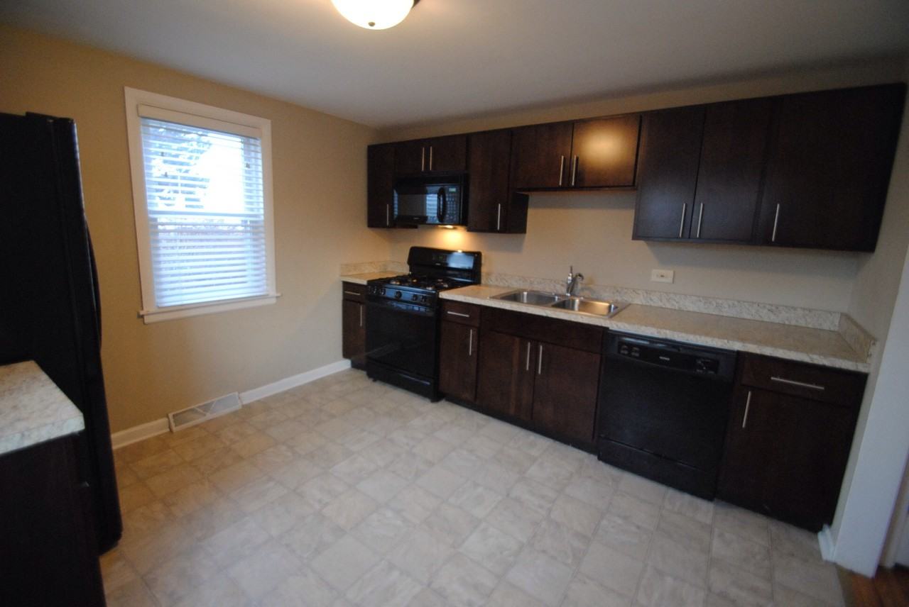 9534 Britta Ave - Photo 3 of 8