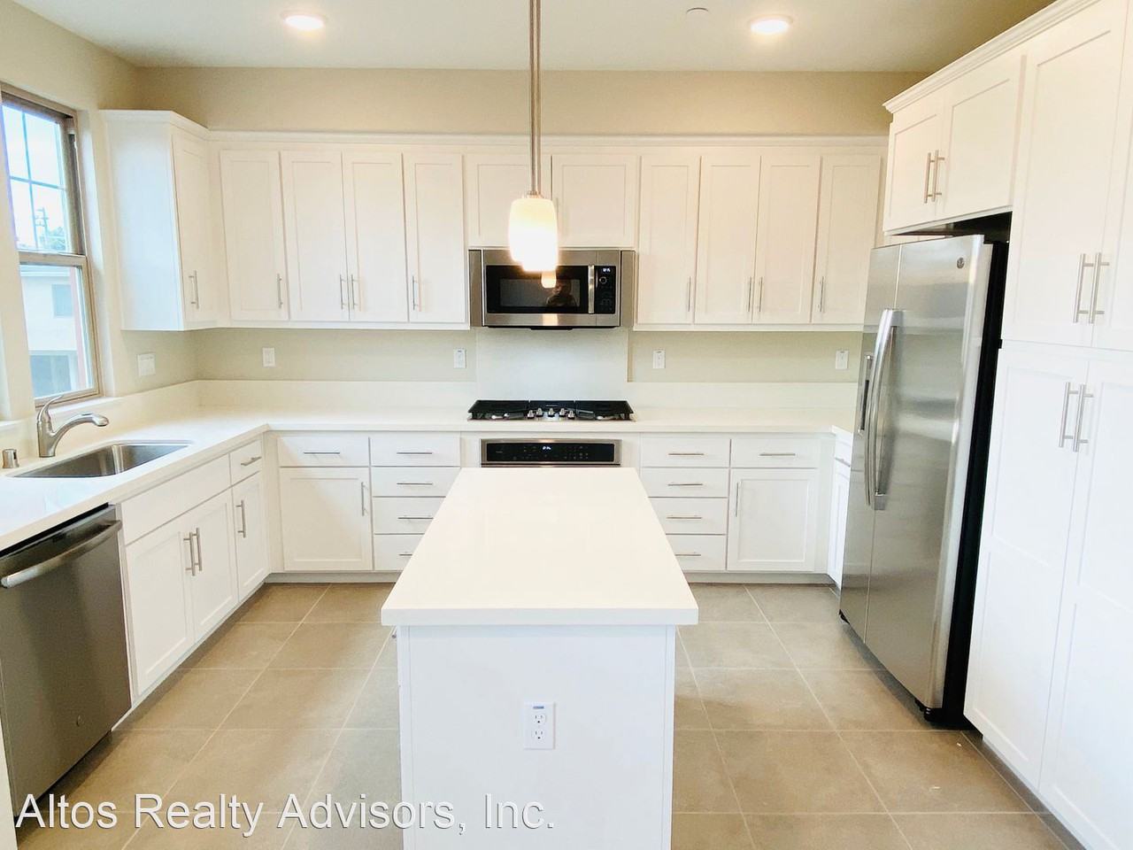 631 Cinnamon Cir - Photo 2 of 18