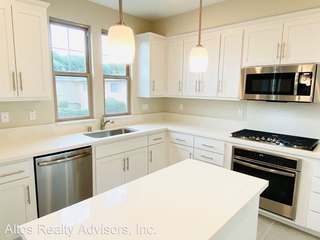 631 Cinnamon Cir - Photo 3 of 18