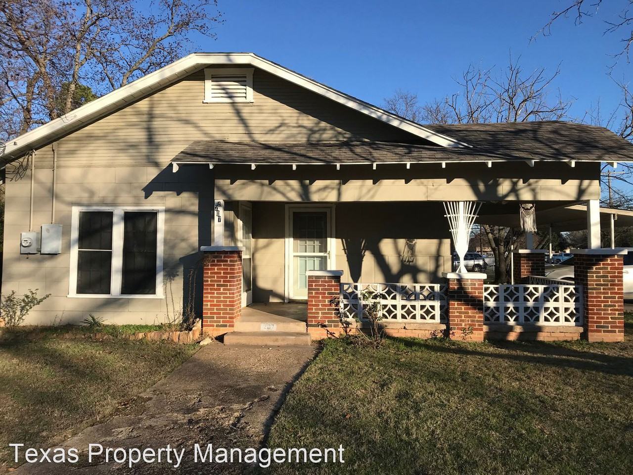 207 College St - Photo 2 of 18