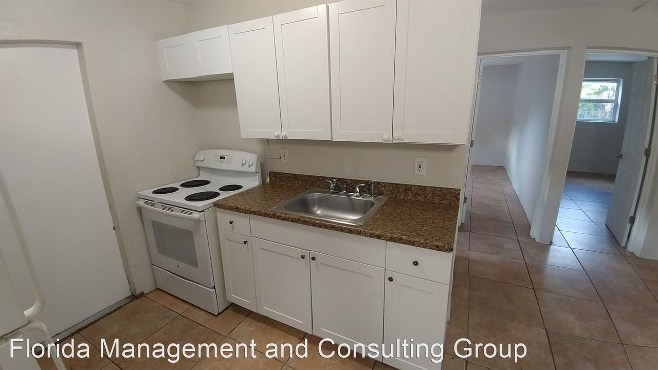 1710 NW 9th Street - Photo 3 of 13