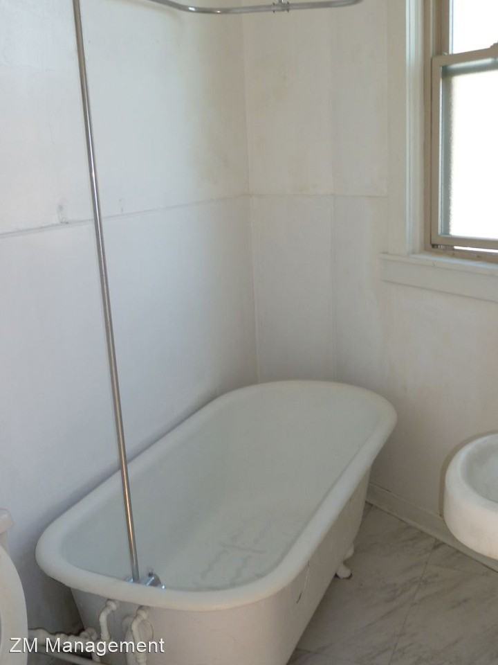 2423-2425 S Kinnickinnic - Photo 2 of 9