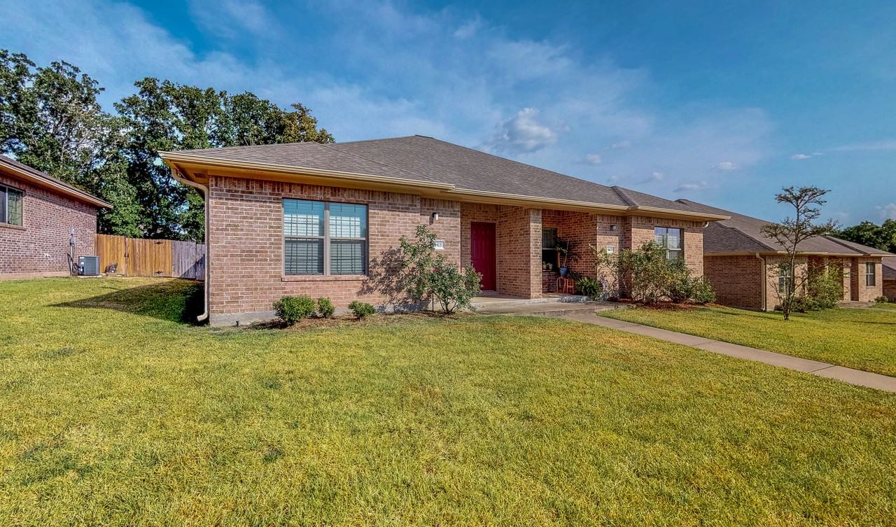 4413 Reveille Rd - Photo 2 of 34