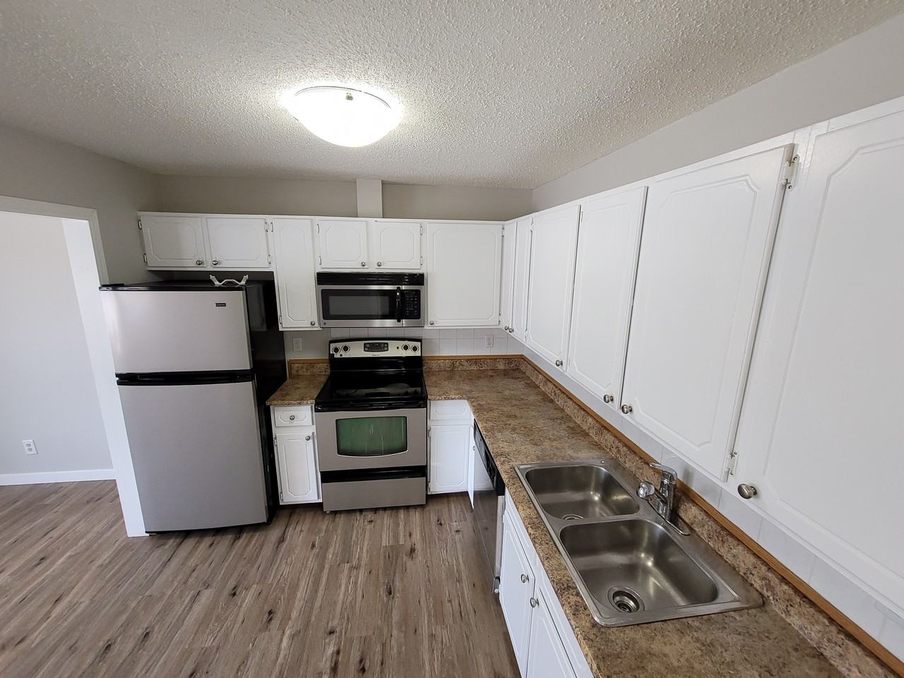 123 Warwick Rd Nw - Photo 2 of 19