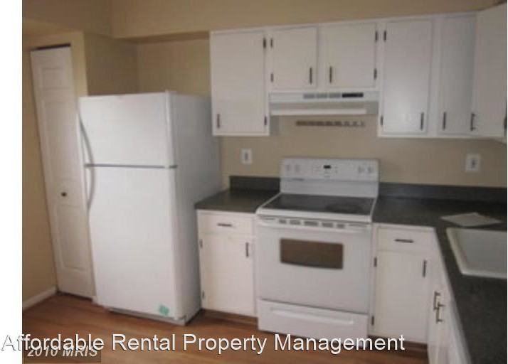 439 Terry Ct - Photo 2 of 8