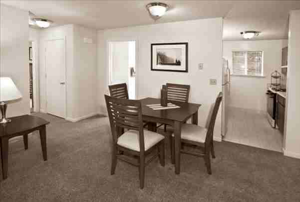 Briar Knoll Apts - Photo 3 of 9