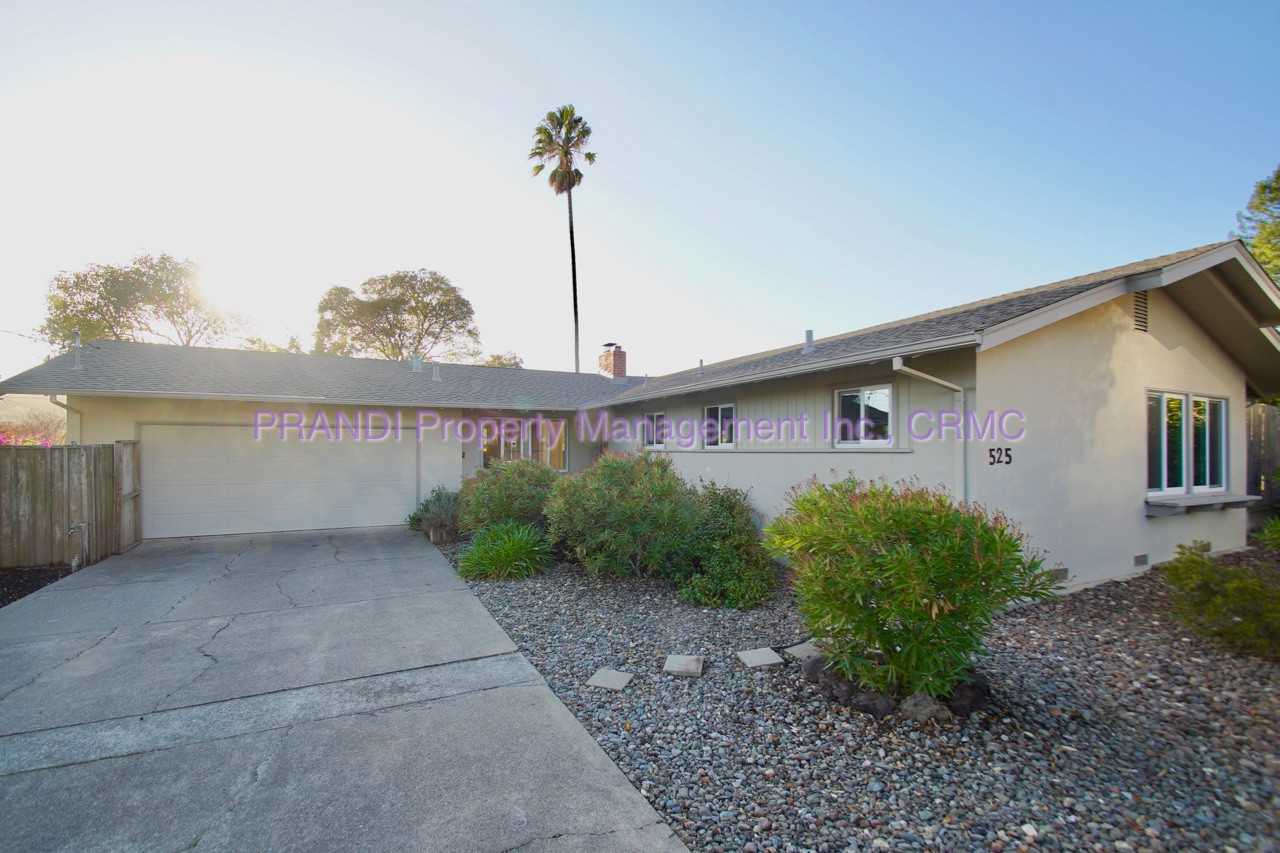 525 Las Colindas Rd - Photo 2 of 15