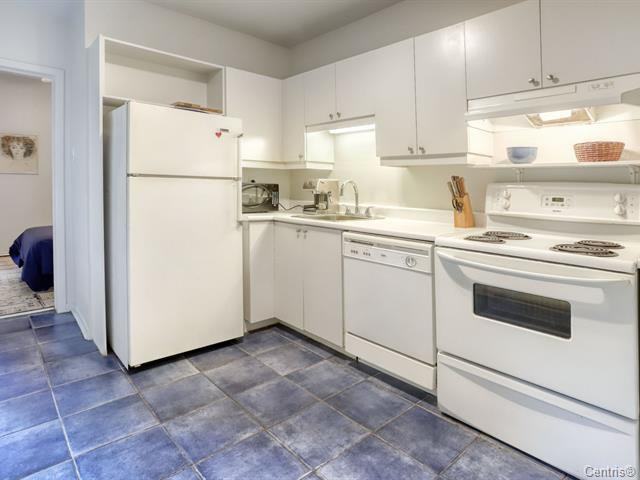 830 Av Champagneur - Photo 3 of 20