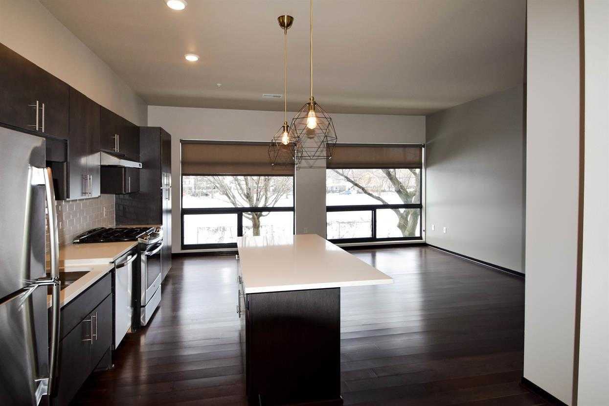 825 E Mifflin St - Photo 3 of 8