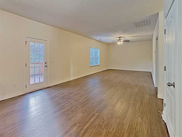 1409 Napa Pt W - Photo 2 of 20