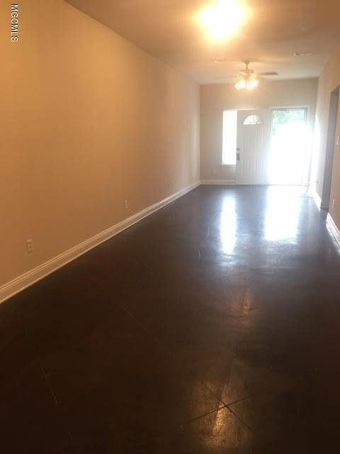 918B E Railroad St - Photo 2 of 12