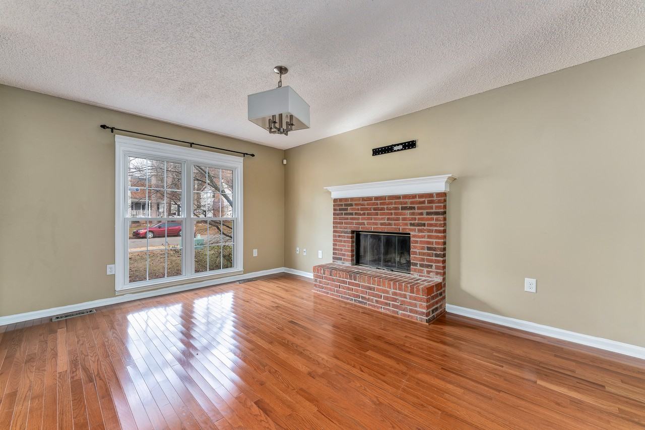 127 Suffolk Drive - Photo 3 of 19