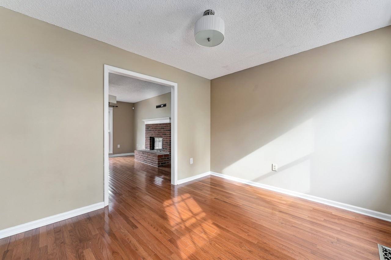 127 Suffolk Drive - Photo 5 of 19