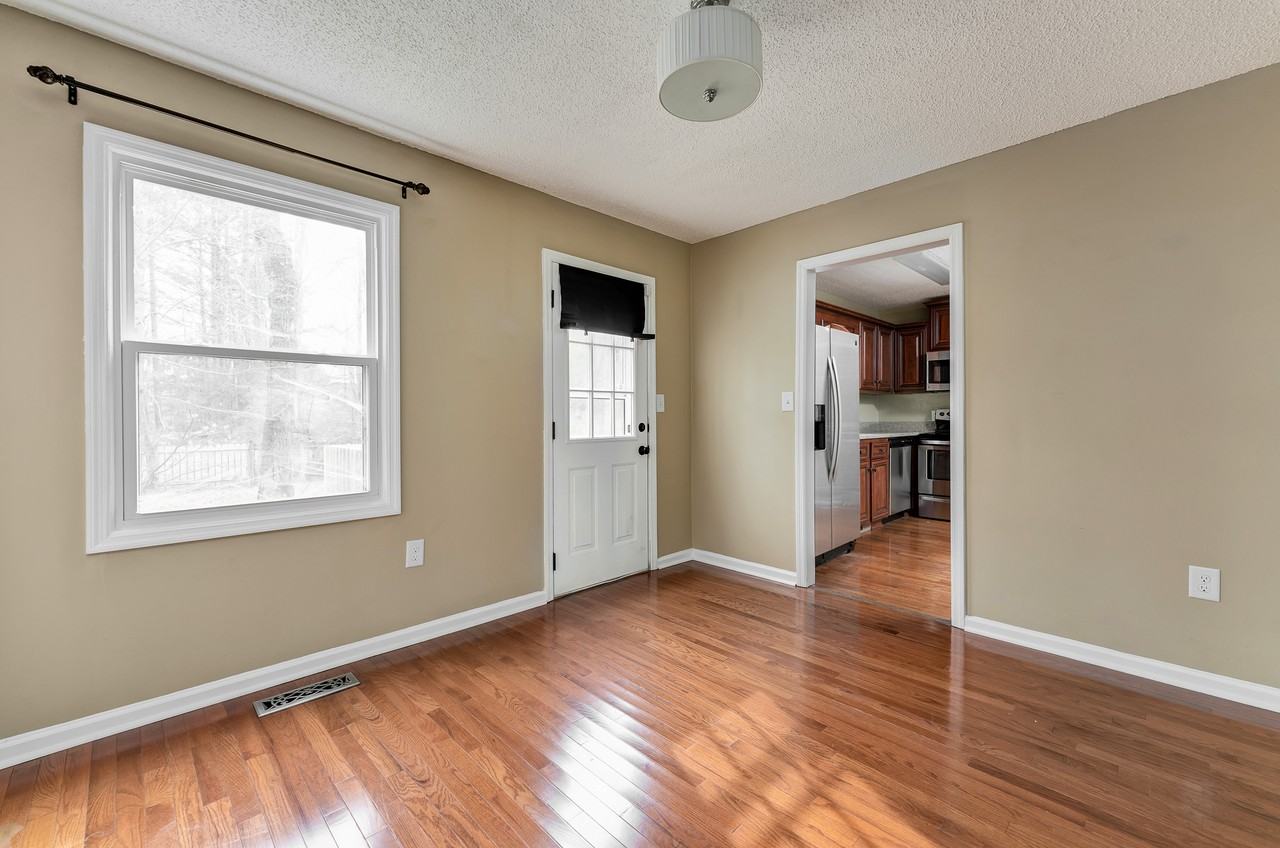 127 Suffolk Drive - Photo 6 of 19