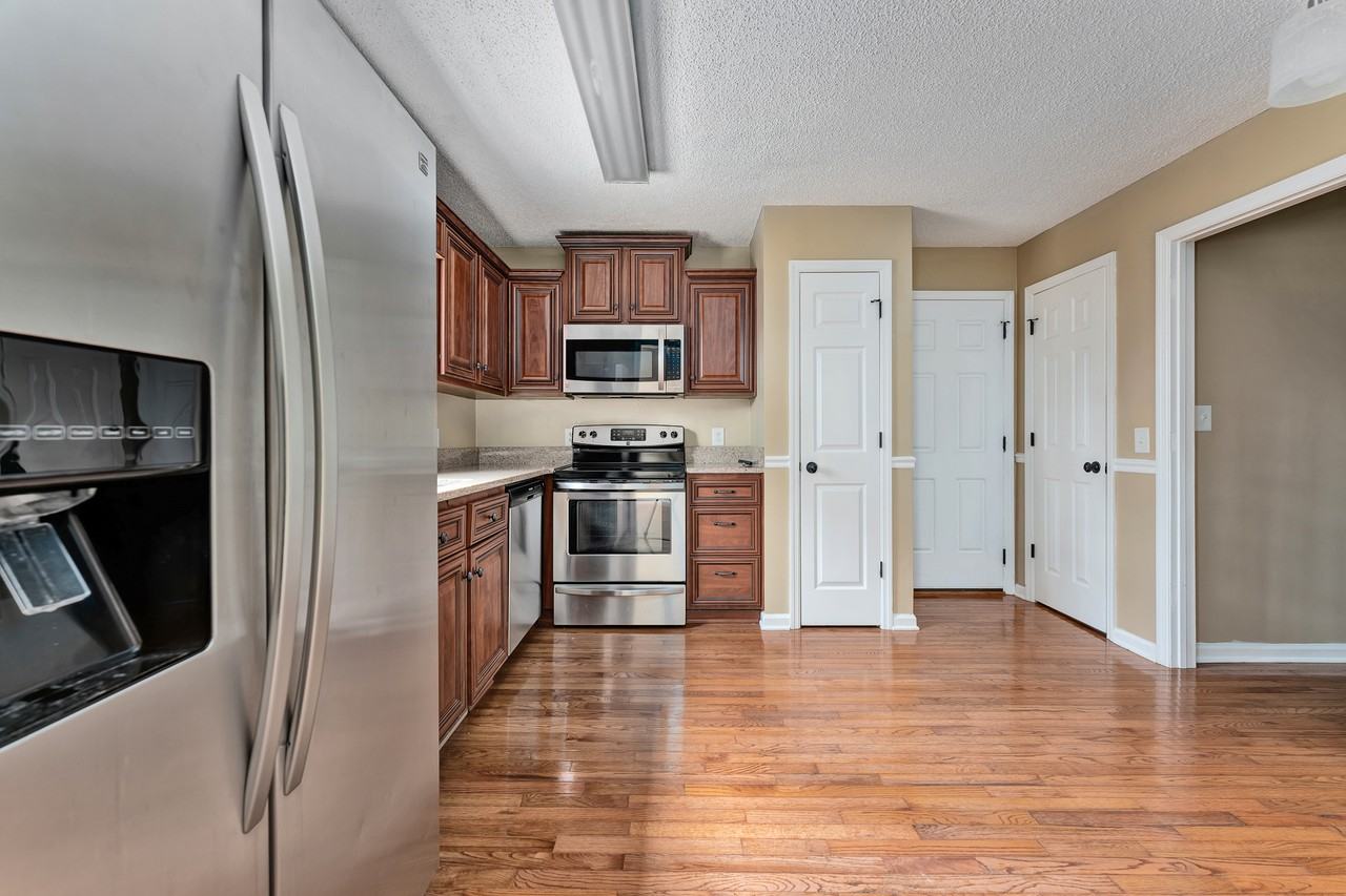 127 Suffolk Drive - Photo 7 of 19