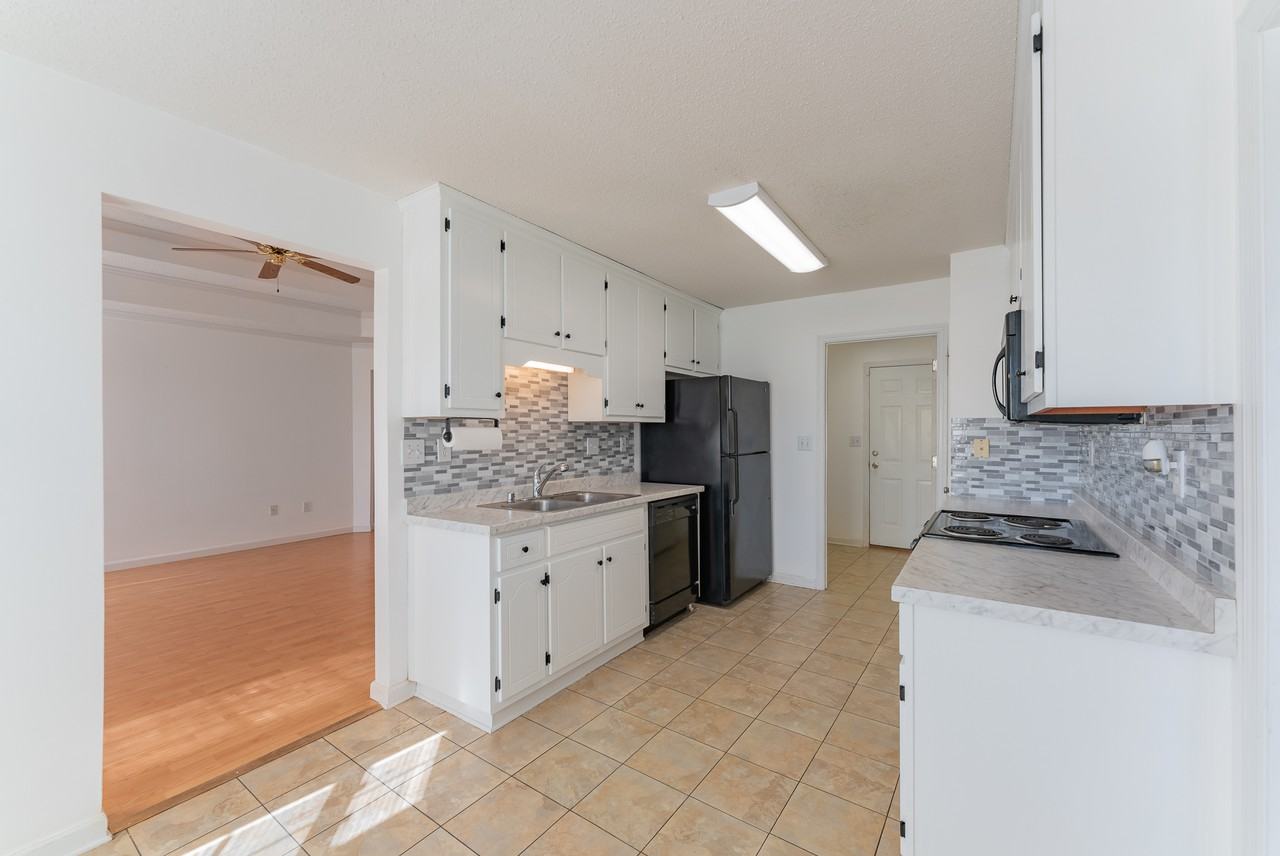290 Stone Hill Dr - Photo 5 of 16