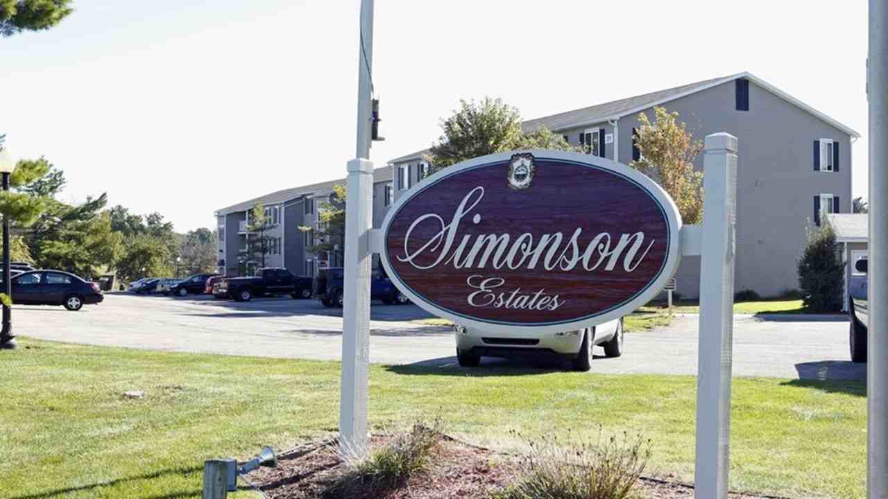 100 Raleigh Court - Photo 2 of 41