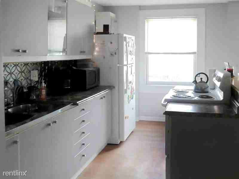 806 11th St - Photo 2 of 7