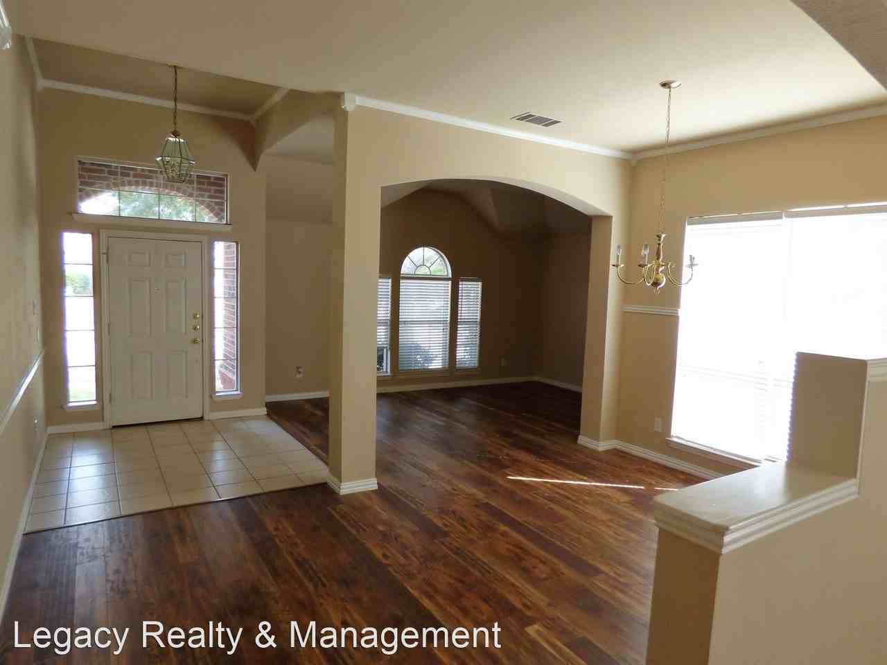 5001 Lake Crest Dr - Photo 3 of 13