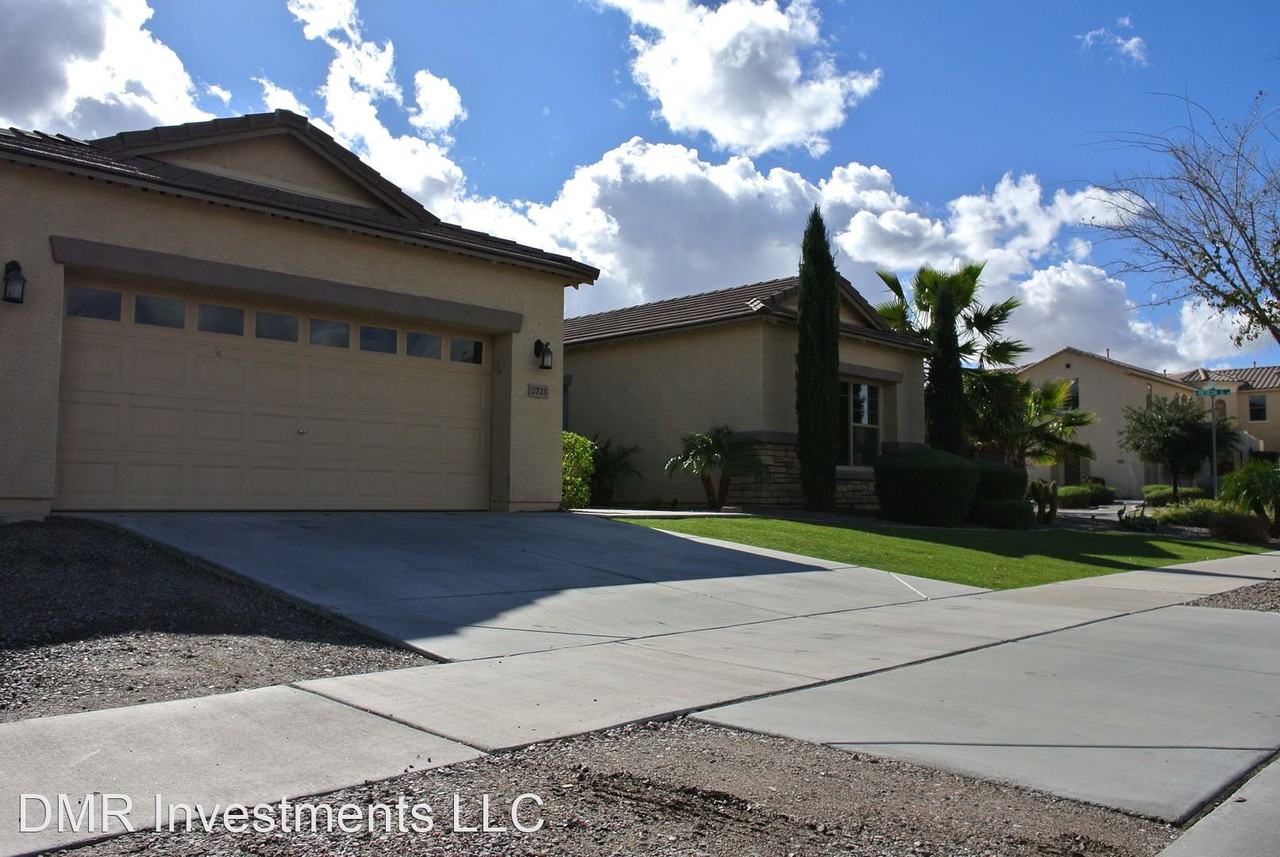 2721 E Tina Ln - Photo 2 of 24
