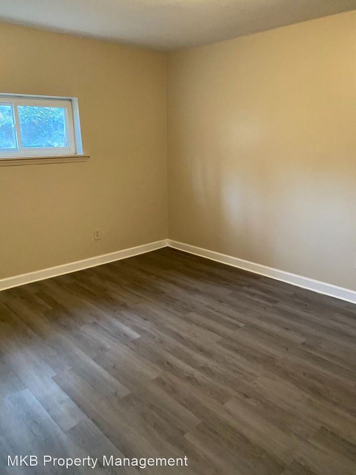 117 Avendale Ave NE - Photo 3 of 12