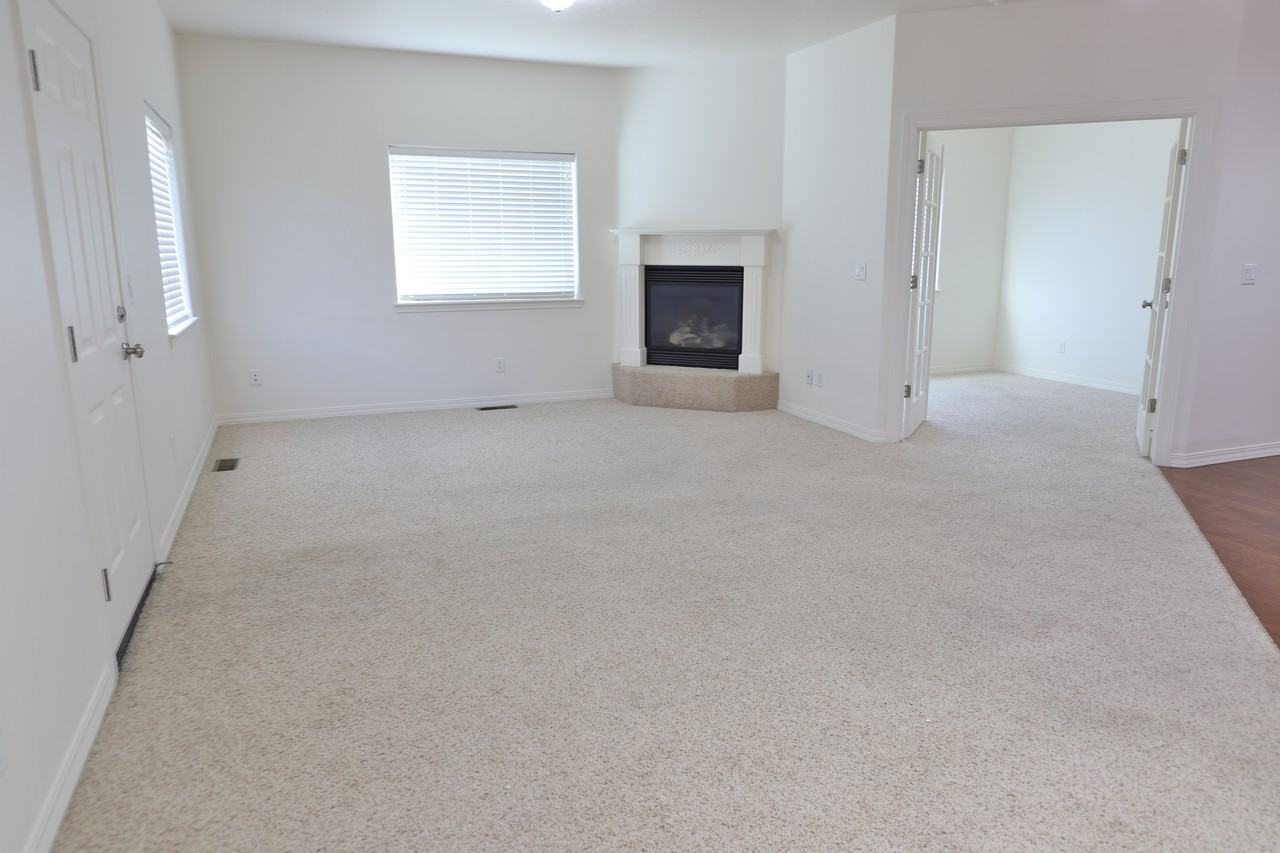 165 Vermont Ave - Photo 2 of 13