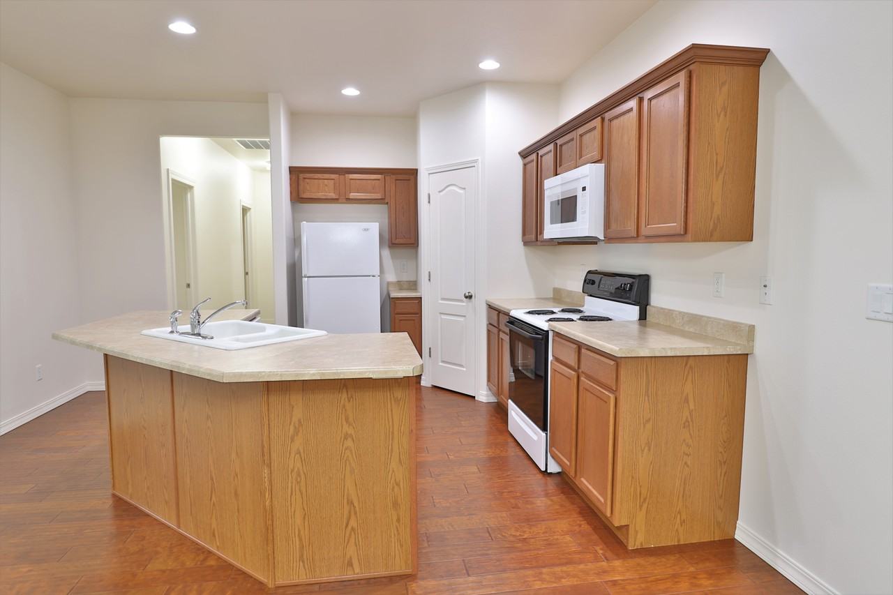 165 Vermont Ave - Photo 5 of 13