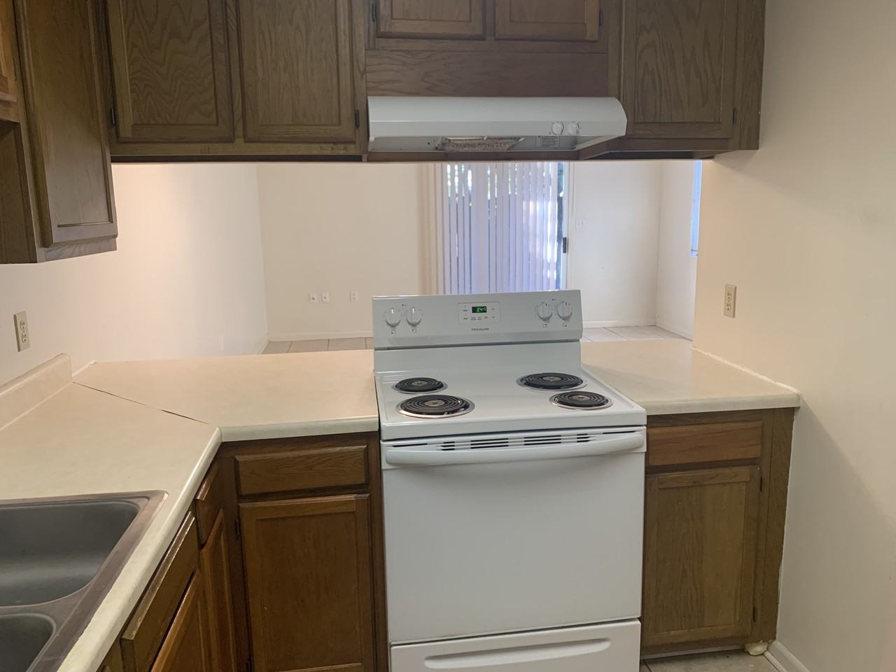 122 Scottwood Dr Se - Photo 2 of 9