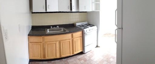 686 Rhinelander Ave #1r - Photo 3 of 4