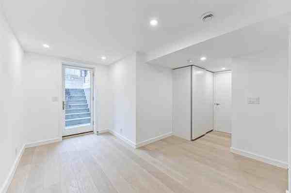 23 Rusholme Park Crescent - Photo 3 of 21