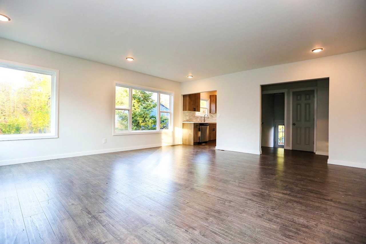 7120 18th Ave Sw - Photo 2 of 19