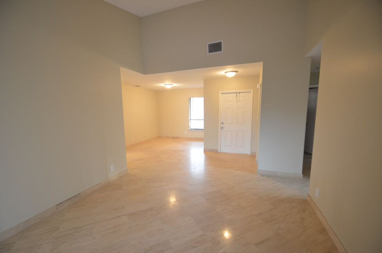 7041 Nw 40th Ct - Photo 2 of 16