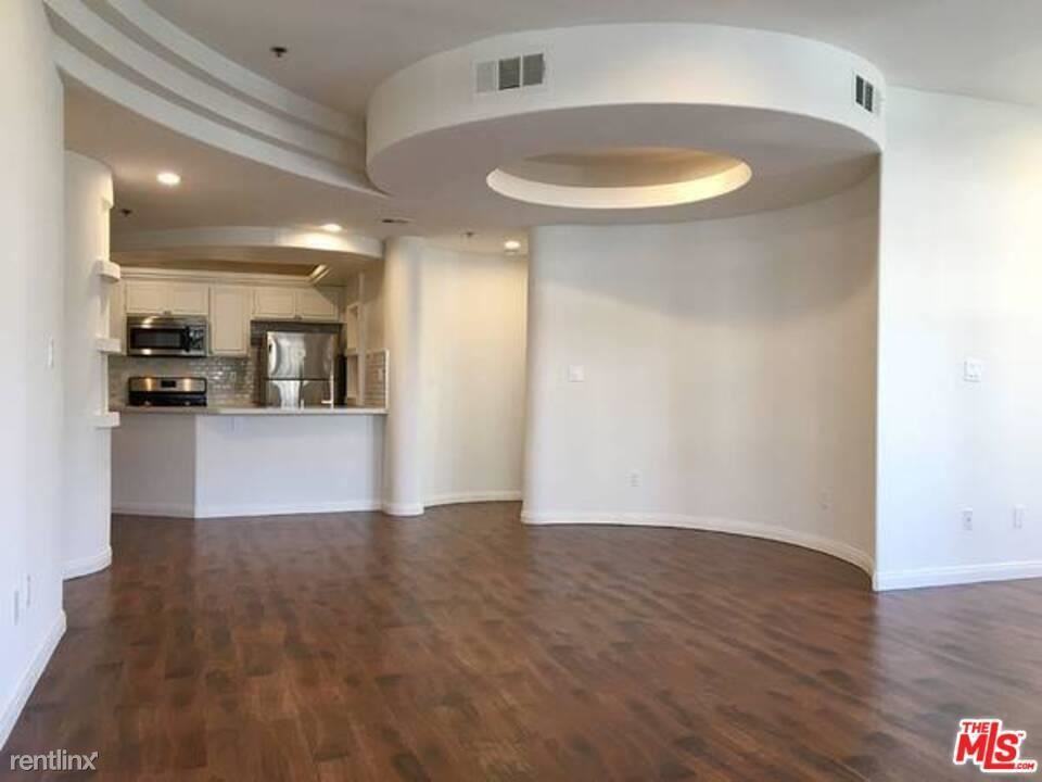 12712 Moorpark St #106