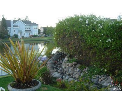 21 Waterside Cir - Photo 2 of 12