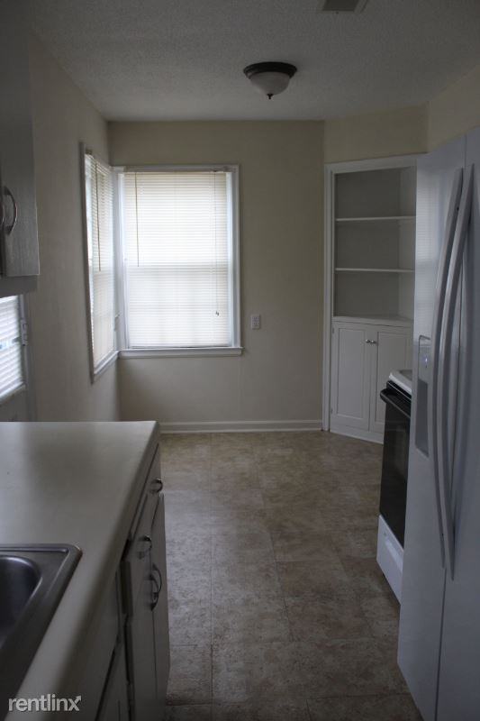 211 E 11th St - Photo 2 of 4