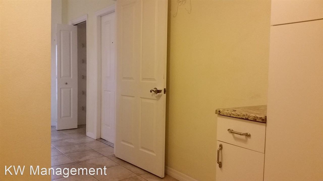 5327 Sw 89th St - Photo 3 of 12