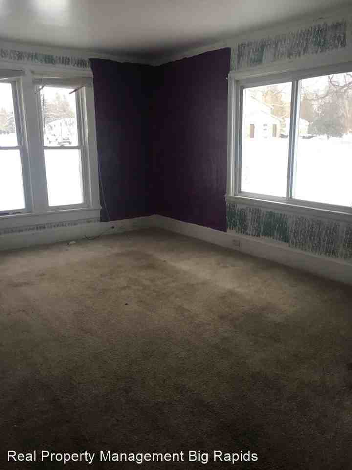 517 Clark St - Photo 2 of 12