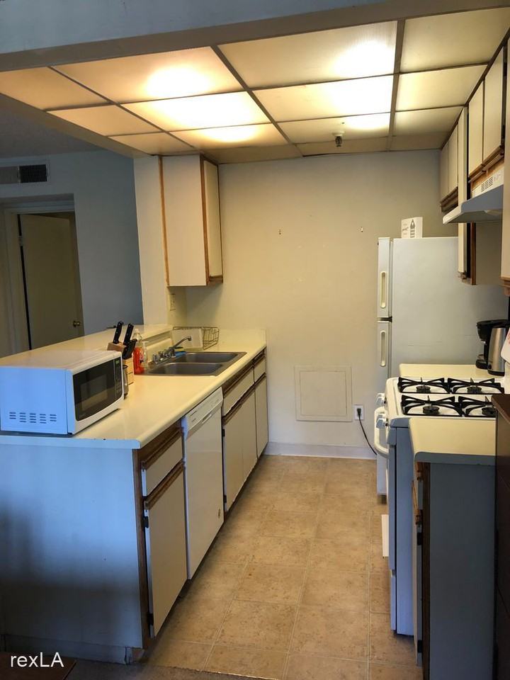 512 Veteran Avenue - Photo 3 of 31